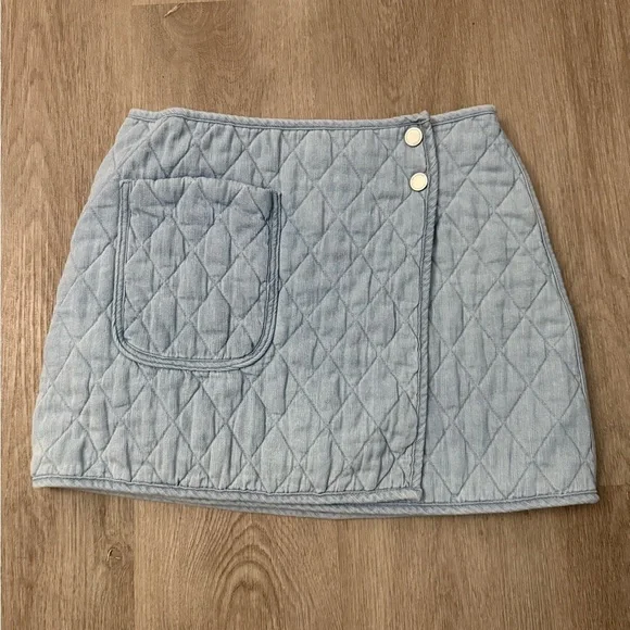 Blank NYC Quilted Denim Mini Skirt Medium Light Wash Wrap Style - Picture 2 of 6